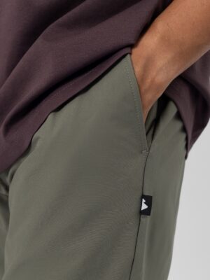 Trailblazer Essential - Celana Panjang Pria - Image 9