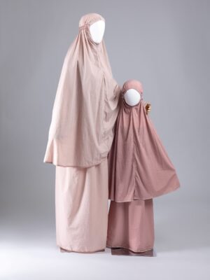 Mukena Travel Bitsy Ibu dan Anak Dengan Akrilik Inisial – Mukena Lipat Premium, Ringan & Praktis, Adem - Image 6